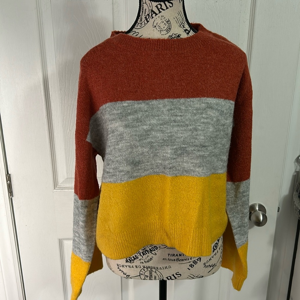 Gently used Noisy May Sweater in size Large!